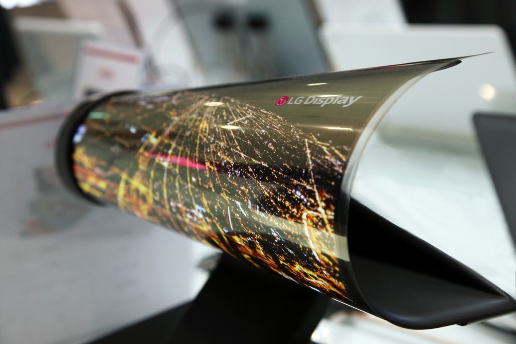 LG 18-inch Rollable OLED TV stuns at CES 2016